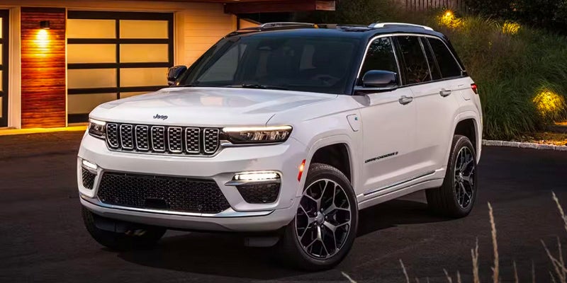 Discover the 2024 Grand Cherokee 4xe: Eco-Friendly Adventure