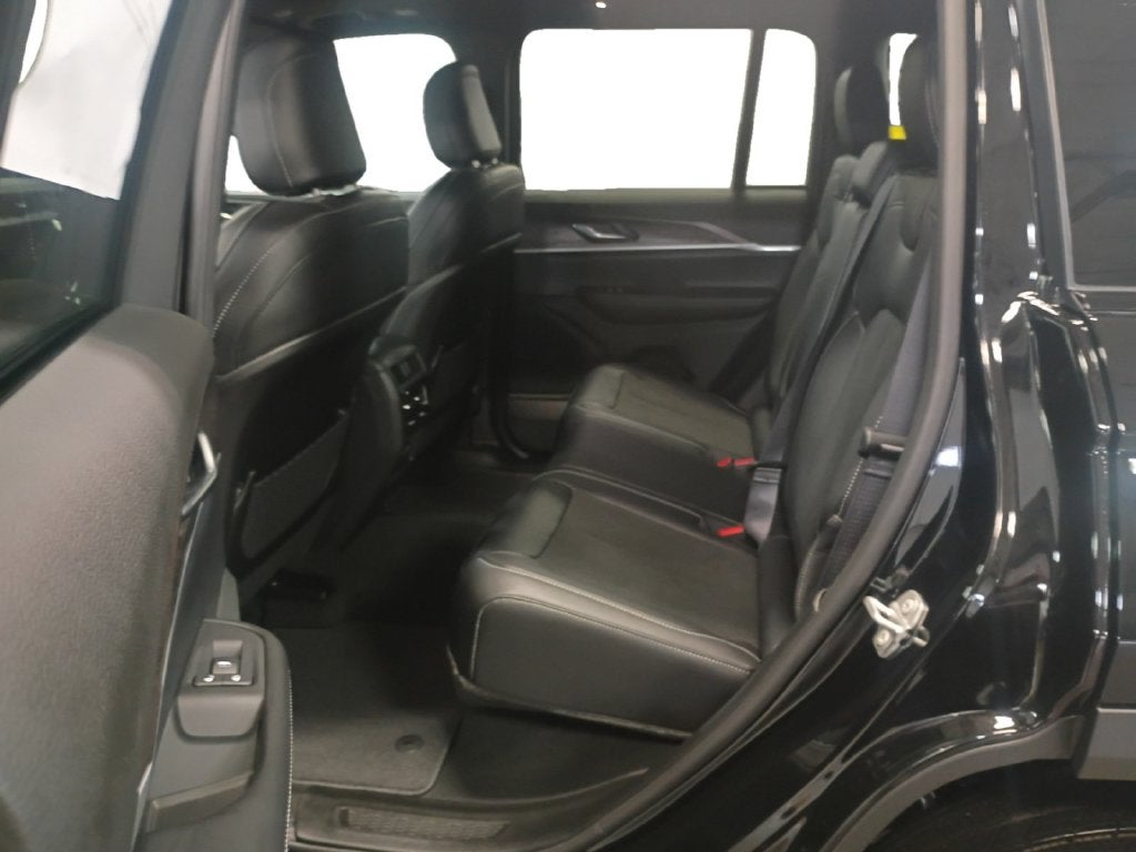 2027 Jeep Grand Cherokee GRAND CHEROKEE LAREDO ALTITUDE 4X4