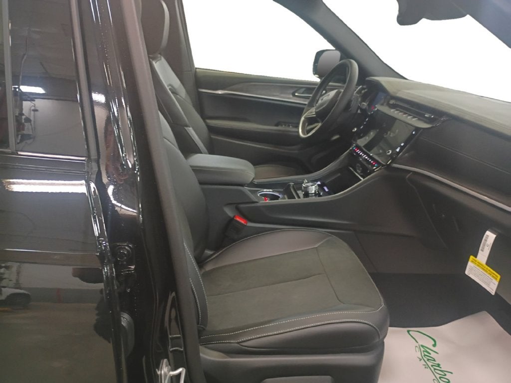 2027 Jeep Grand Cherokee GRAND CHEROKEE LAREDO ALTITUDE 4X4