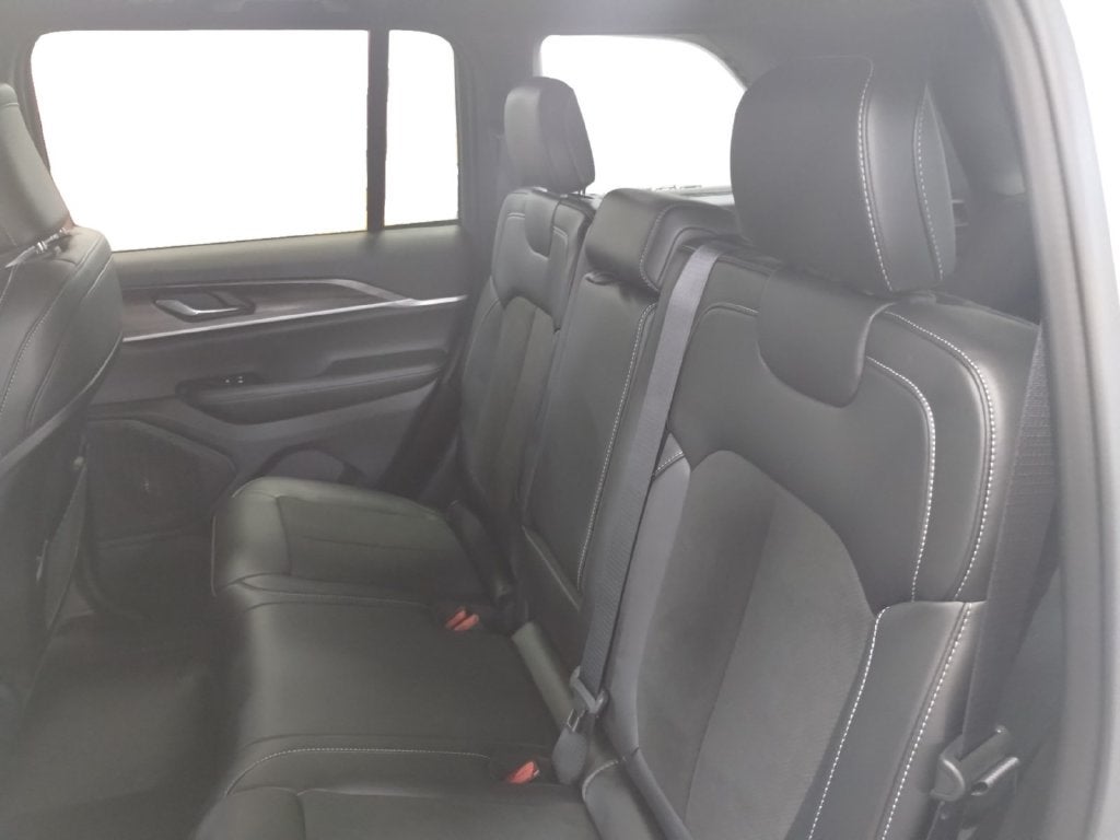 2027 Jeep Grand Cherokee GRAND CHEROKEE LAREDO ALTITUDE 4X4