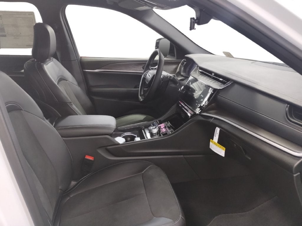 2027 Jeep Grand Cherokee GRAND CHEROKEE LAREDO ALTITUDE 4X4