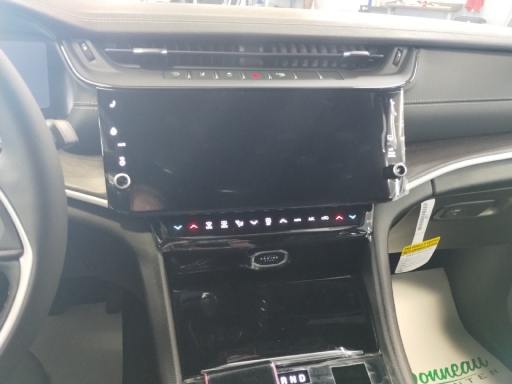 2027 Jeep Grand Cherokee GRAND CHEROKEE LAREDO ALTITUDE 4X4