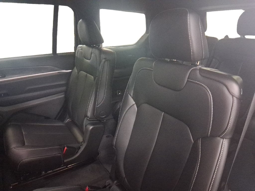 2027 Jeep Grand Cherokee GRAND CHEROKEE L LIMITED 4X4