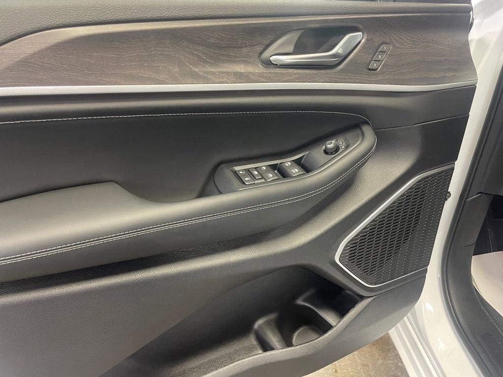 2026 Jeep Grand Cherokee GRAND CHEROKEE L LIMITED RESERVE 4X4