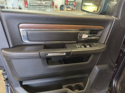 2017 RAM 1500 Laramie Crew Cab 4x4 6'4' Box