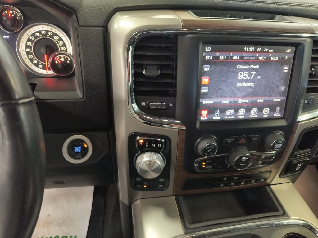 2017 RAM 1500 Laramie Crew Cab 4x4 6'4' Box