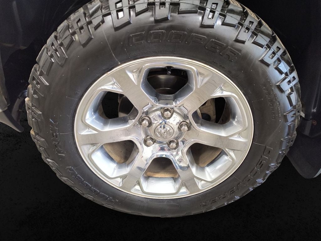 2017 RAM 1500 Laramie Crew Cab 4x4 6'4' Box