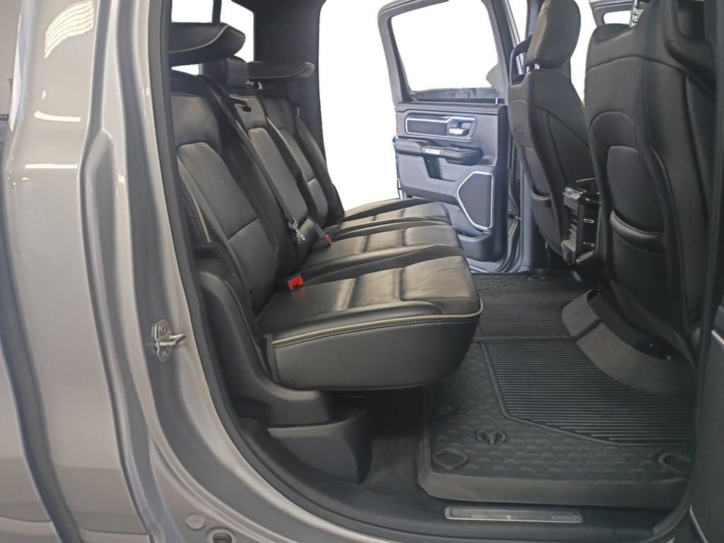 2019 RAM 1500 Laramie Crew Cab 4x4 5'7' Box