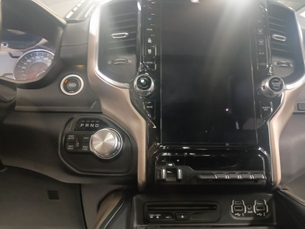 2019 RAM 1500 Laramie Crew Cab 4x4 5'7' Box