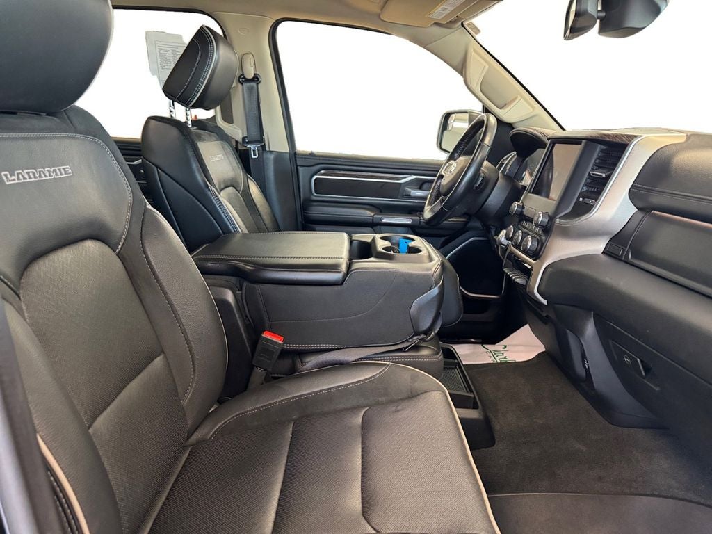 2020 RAM 1500 Laramie Crew Cab 4x4 5'7' Box