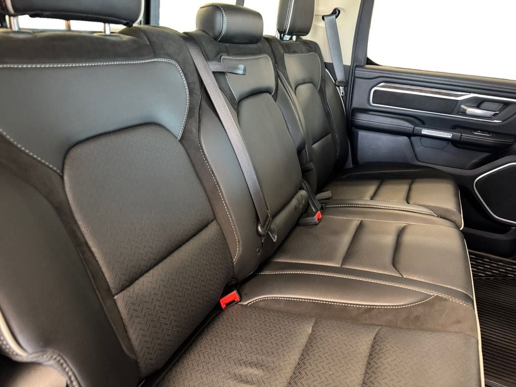 2020 RAM 1500 Laramie Crew Cab 4x4 5'7' Box