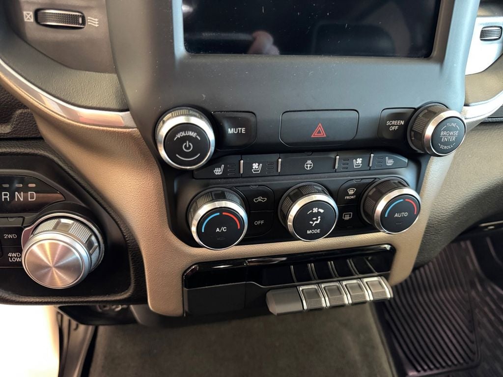 2020 RAM 1500 Laramie Crew Cab 4x4 5'7' Box