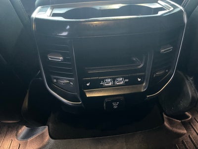 2019 RAM 1500 Laramie Crew Cab 4x4 5'7' Box