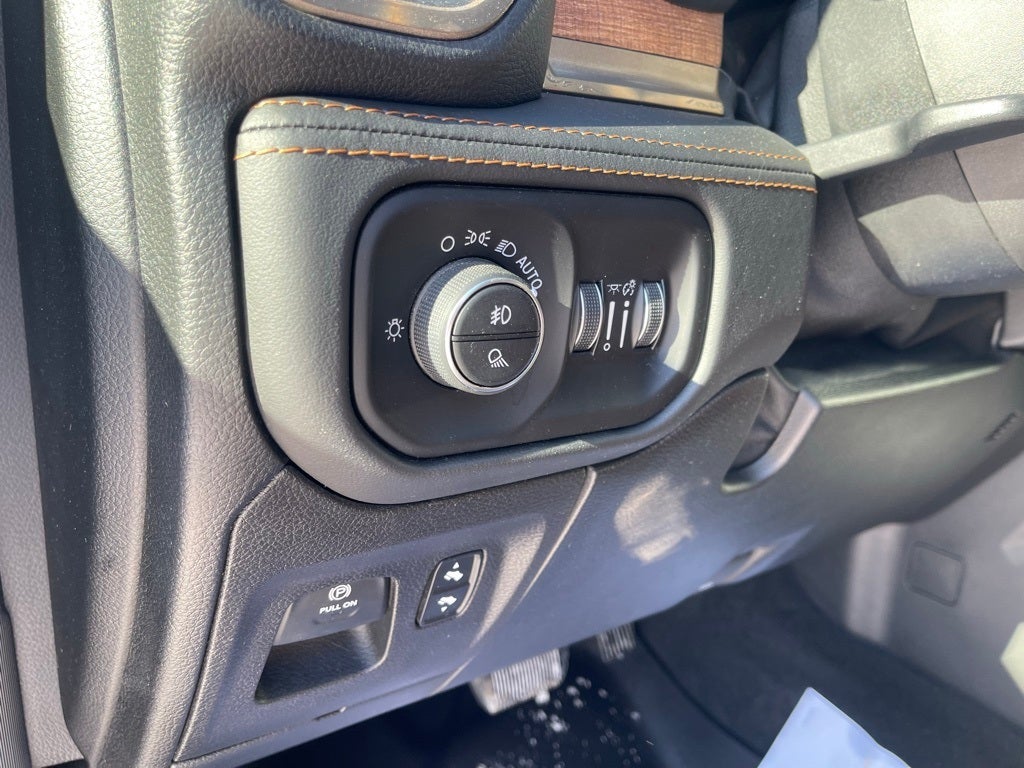 2020 RAM 1500 Laramie Longhorn Crew Cab 4x4 5'7' Box