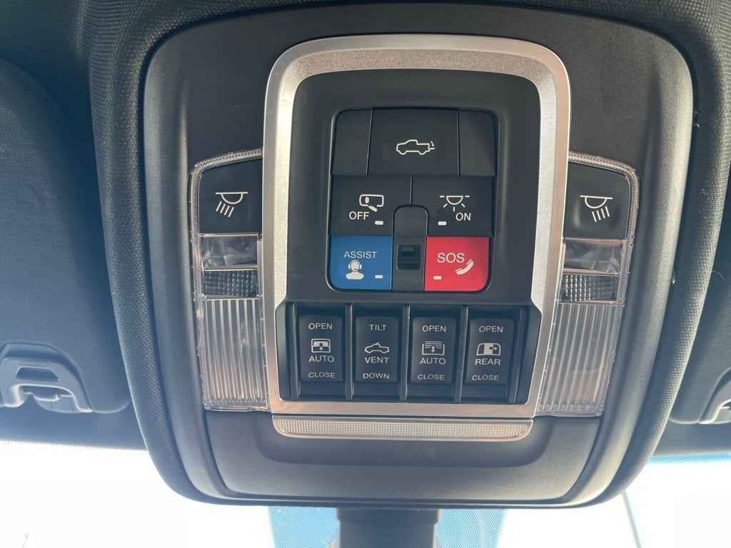 2020 RAM 1500 Laramie Longhorn Crew Cab 4x4 5'7' Box