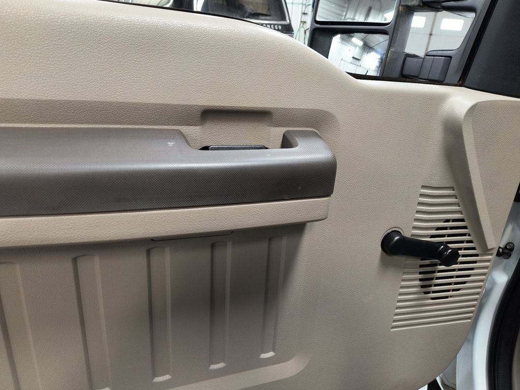 2008 Ford F-350 Chassis XL DRW