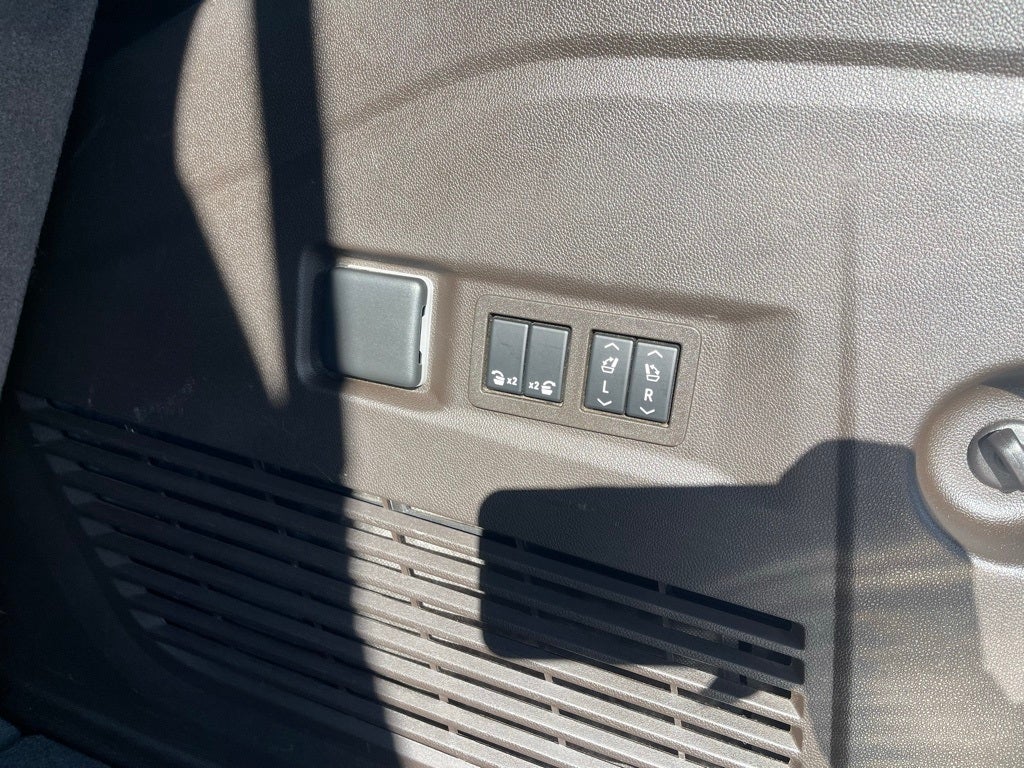 2022 GMC Yukon 4WD Denali