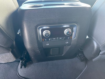 2022 GMC Yukon XL 4WD SLT