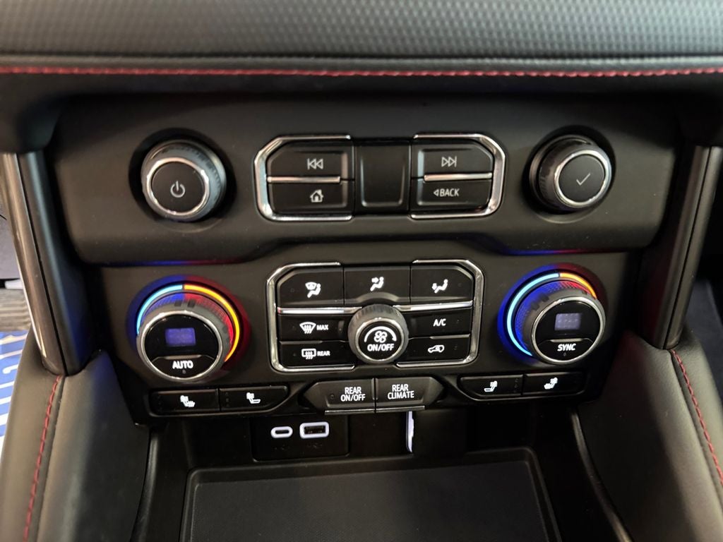 2023 Chevrolet Suburban 4WD RST