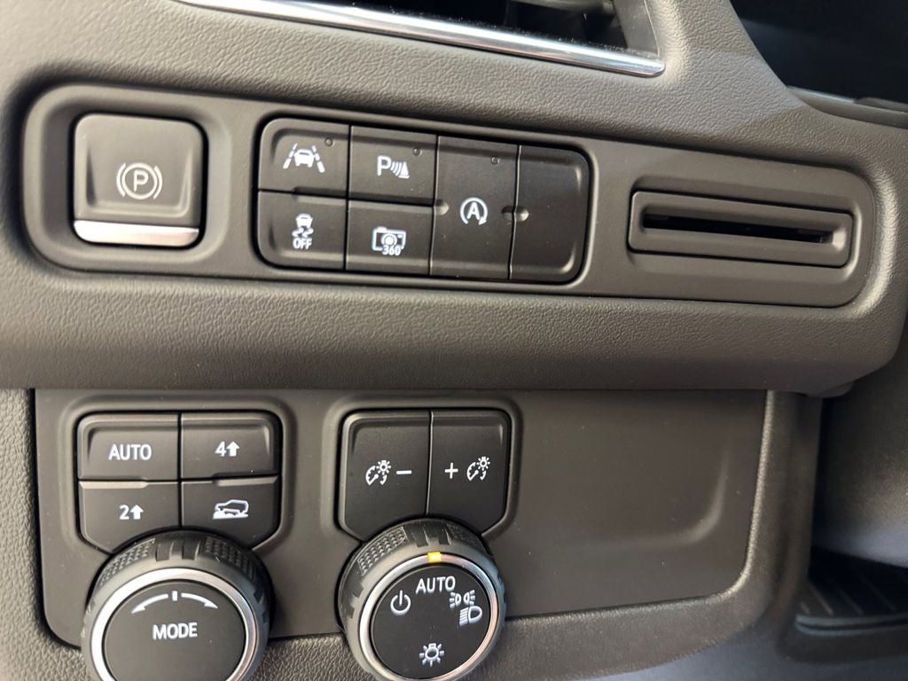 2023 Chevrolet Suburban 4WD RST