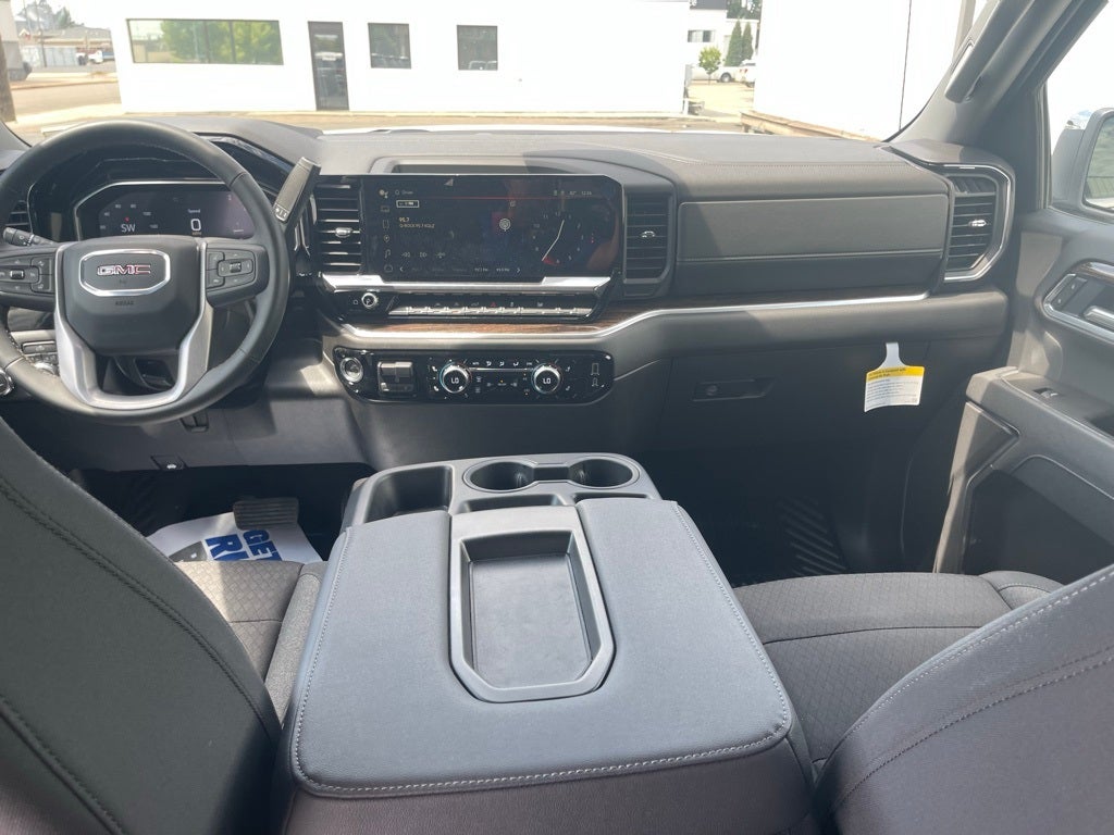 2025 GMC Sierra 1500 4WD Crew Cab Standard Box SLE