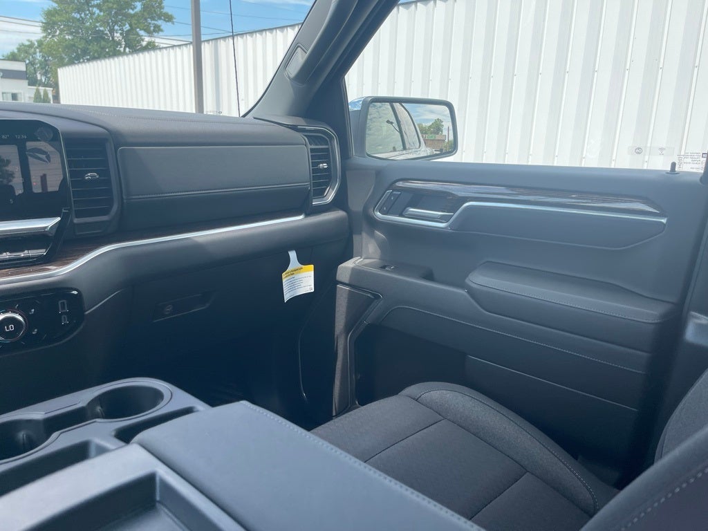 2025 GMC Sierra 1500 4WD Crew Cab Standard Box SLE