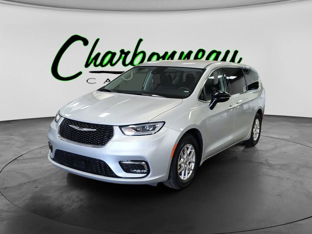 2024 Chrysler Pacifica Touring L's photo