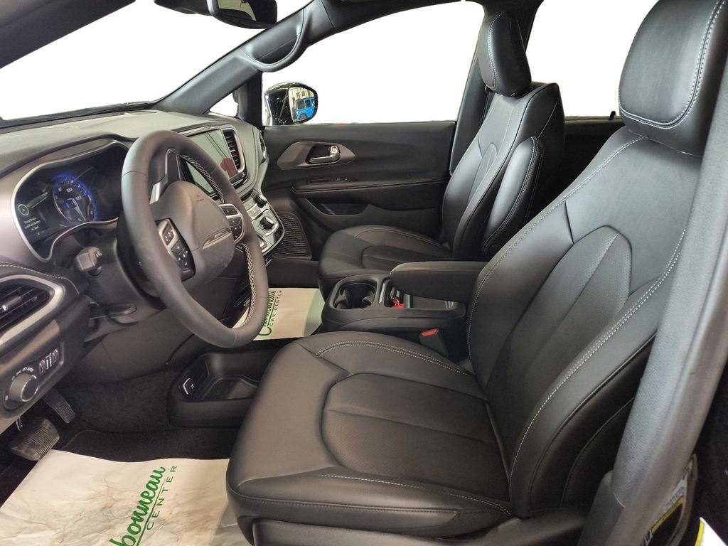 2027 Chrysler Pacifica PACIFICA SELECT AWD