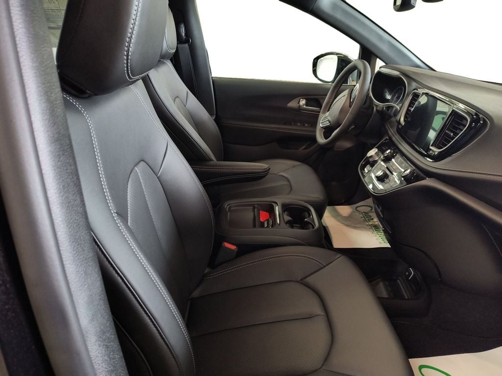 2027 Chrysler Pacifica PACIFICA SELECT AWD