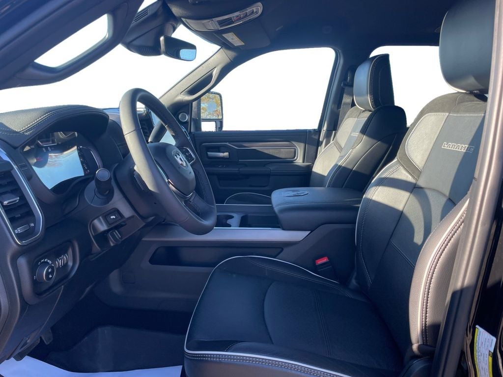 2025 RAM 3500 Laramie Crew Cab 4x4 8' Box