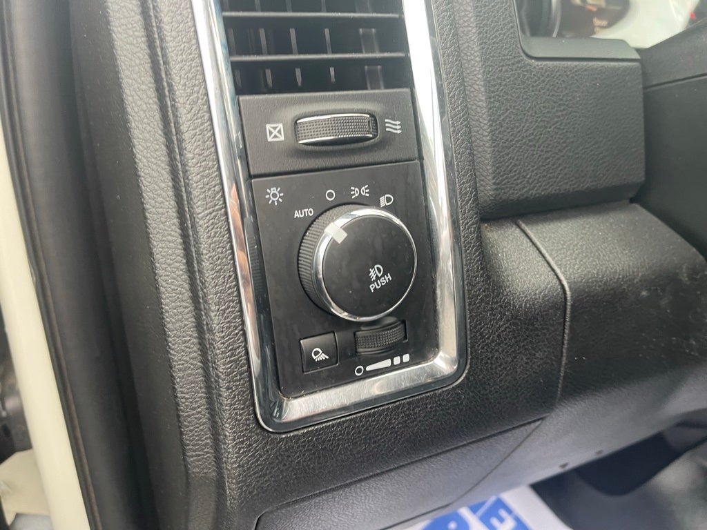 2018 RAM 2500 Laramie Crew Cab 4x4 6'4' Box