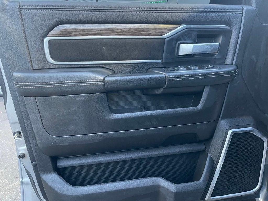 2020 RAM 2500 Laramie Crew Cab 4X4 6'4' Box