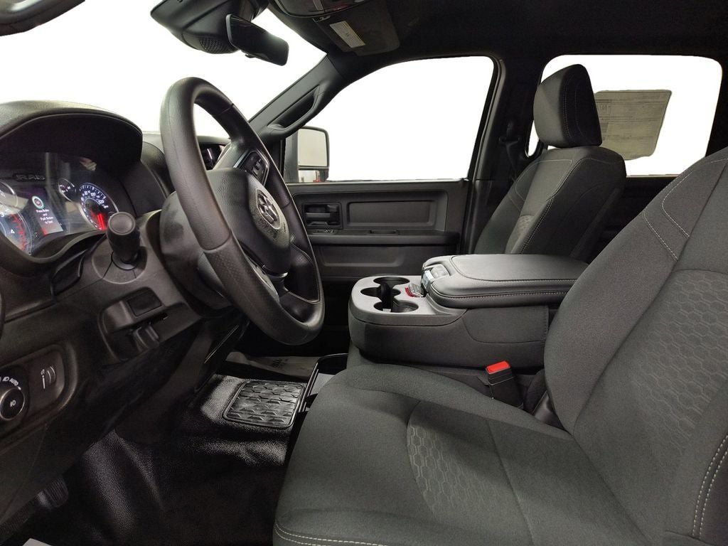 2026 RAM Ram 5500 Chassis Cab RAM 5500 TRADESMAN CHASSIS CREW CAB 4X4 84' CA