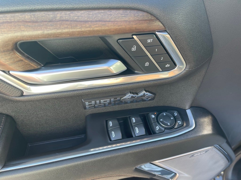 2023 Chevrolet Silverado 1500 4WD Crew Cab Short Bed High Country