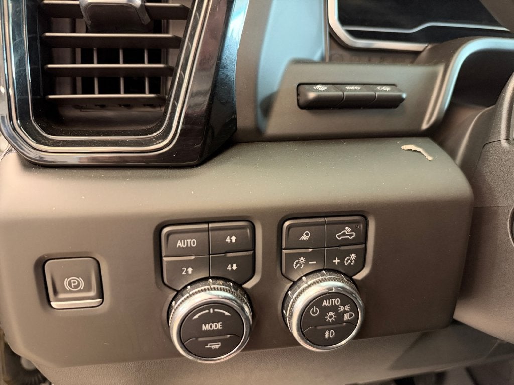 2023 GMC Sierra 1500 4WD Crew Cab Standard Box AT4