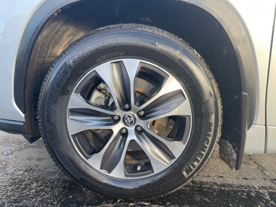 2023 Toyota Highlander Hybrid XLE